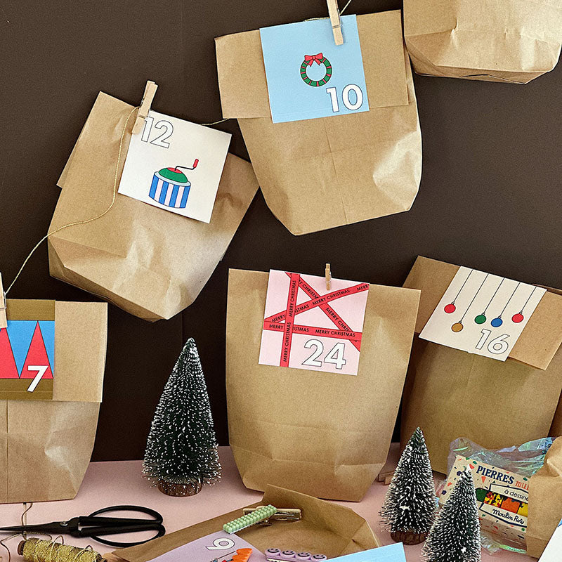 Blitzschnell gemachter Adventskalender mit Anhängern an Geschenktüten – DIY-Vorlage Gutschein-Werkstatt.