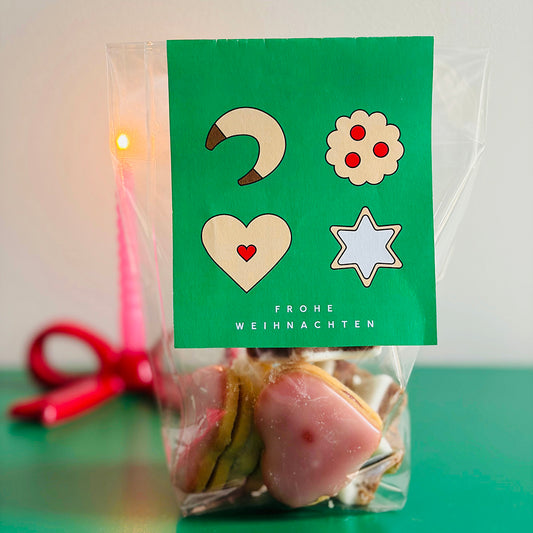 Weihnachtlicher Plätzchen-Anhänger zum Ausdrucken in Grün – moderner Geschenkanhänger mit Keks-Illustrationen an einer transparenten Gebäck-Tüte.