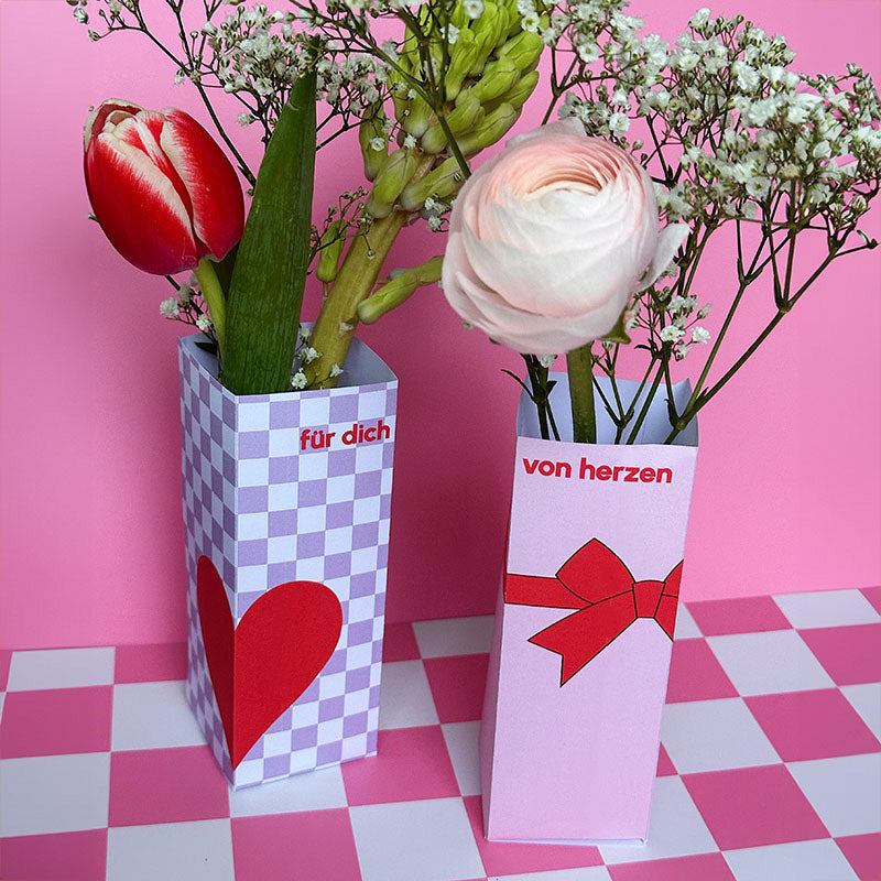 DIY Papier Vasen Set „Für dich – Von Herzen“ mit Herz- und Schleifenmotiv, moderne Druckvorlage zum Ausdrucken und Basteln für Valentinstag oder Muttertag oder Geburtstag