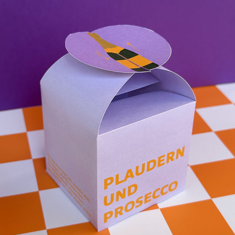 Detailansicht der DIY Geschenkbox „Plaudern und Prosecco“ – Geschenkverpackung für Gutscheine