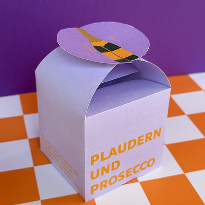 Detailansicht der DIY Geschenkbox „Plaudern und Prosecco“ – Geschenkverpackung für Gutscheine