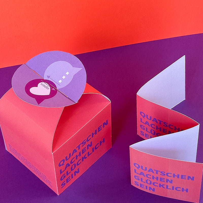 DIY Geschenkbox „Quatschen, lachen, glücklich sein“ mit passender Karte – kreative Verpackung für Gutscheine