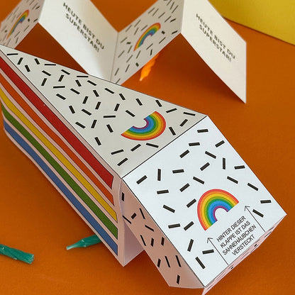 Geschenkbox „Regenbogen“ zum Selbermachen – Bastelvorlage zum Ausdrucken, Ausschneiden und Befüllen mit Gutscheinen, Geld oder kleinen Geschenken.