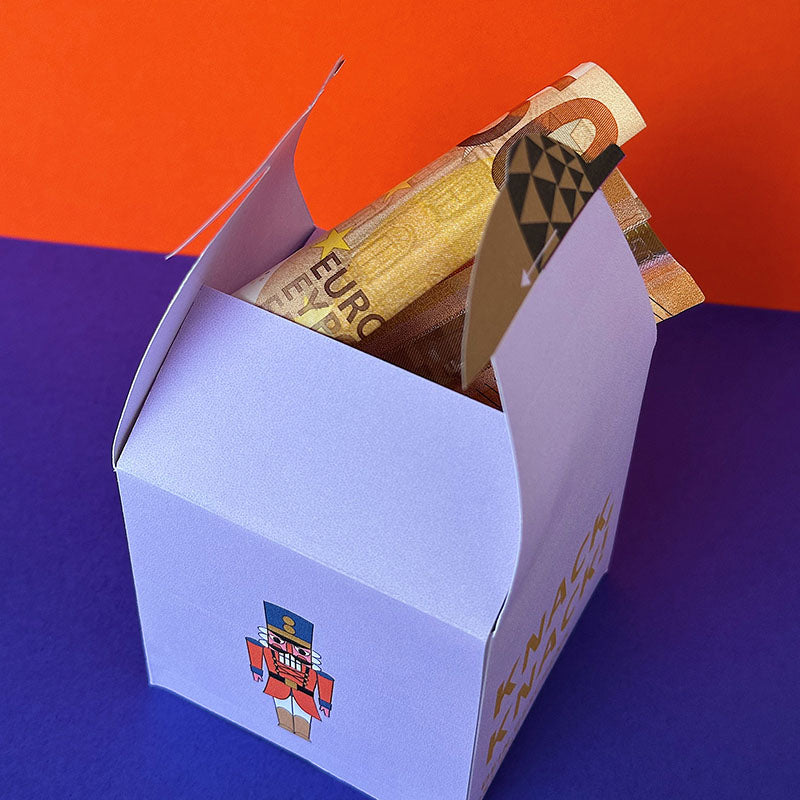 Geöffnete Gutscheinbox Vorlage mit Nussknacker – zum Befüllen mit Geld, Gutschein oder kleinen Geschenken