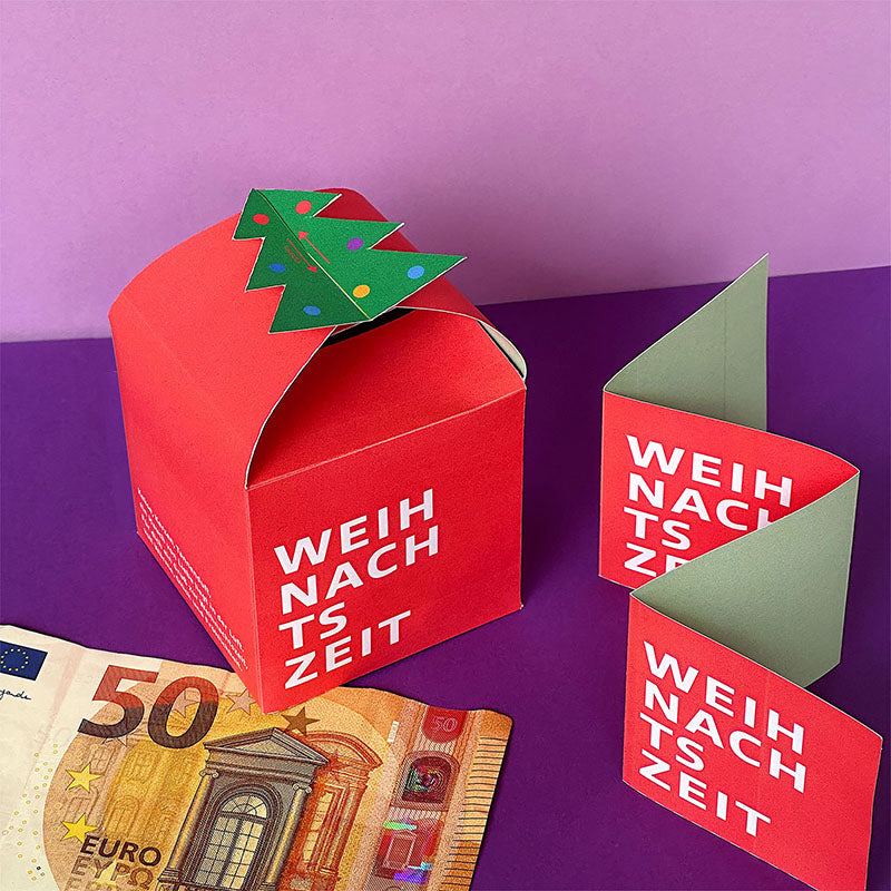 Rote Weihnachts-Gutscheinbox mit Tannenbaum-Verschluss – Vorlage zum Befüllen mit Geld, Gutscheinen & kleinen Überraschungen